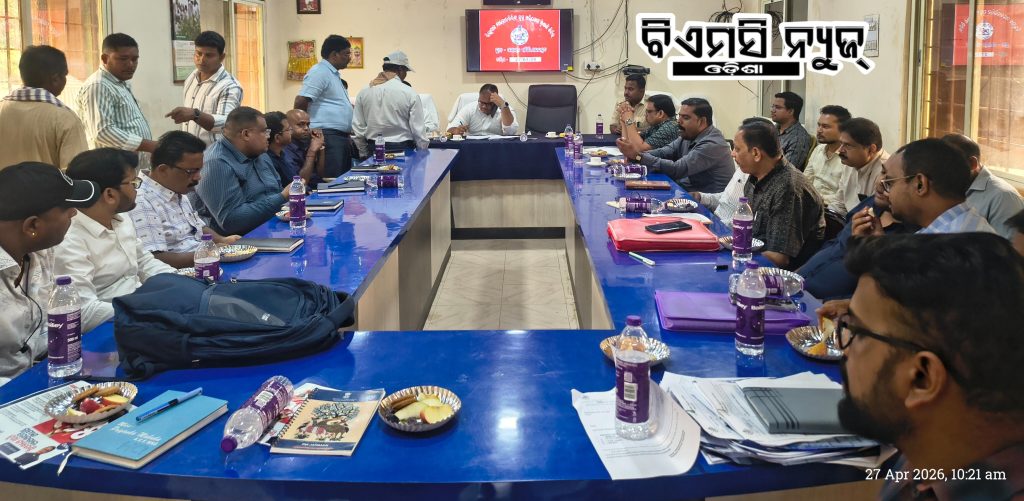 ଖଇରପୁଟରେ ଜିଲ୍ଲାପାଳଙ୍କ ଯୁଗ୍ମ ଜନଶୁଣାଣି ; ଜନସାଧାରଣଙ୍କ ସମସ୍ୟାର ତ୍ୱରିତ ସମାଧାନ ।