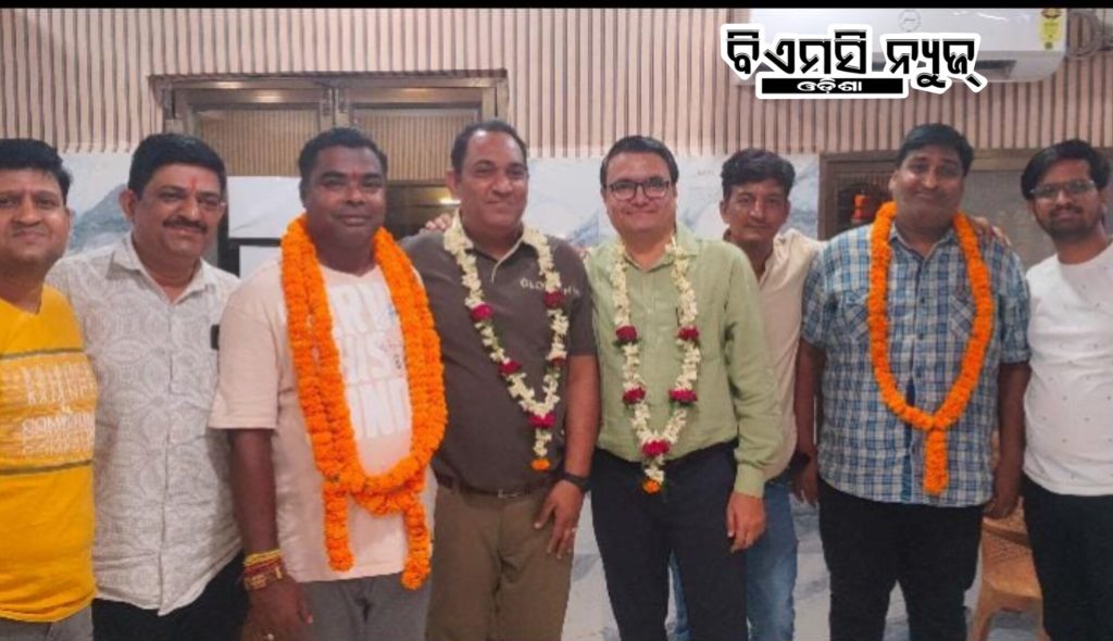 ଟିଟିଲାଗଡ ବଣିକ ସଂଘର ସଭାପତି ଭାବେ ନିର୍ଦ୍ୱନ୍ଦରେ ନିର୍ବାଚିତ ସମ୍ଭୁ ଗୋୟଲ, ଘୋଷଣା କଲେ ନିର୍ବାଚନ ଅଧିକାରି ଶ୍ରୀ ରାଧେଶ୍ୟାମ ଅଗ୍ରୱାଲ ।