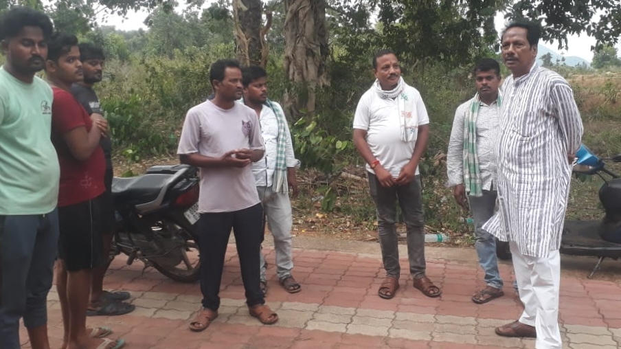 ଦିବଂଗତ ବ୍ୟକ୍ତି ମାନଙ୍କ ପରିବାର ବର୍ଗଙ୍କୁ ସମବେଦନା ଜଣାଇଲେ ଢେଙ୍କାନାଳ ପୂର୍ବତନ ସାଂସଦ ଶ୍ରୀଯୁକ୍ତ ମହେଶ ସାହୁ ।