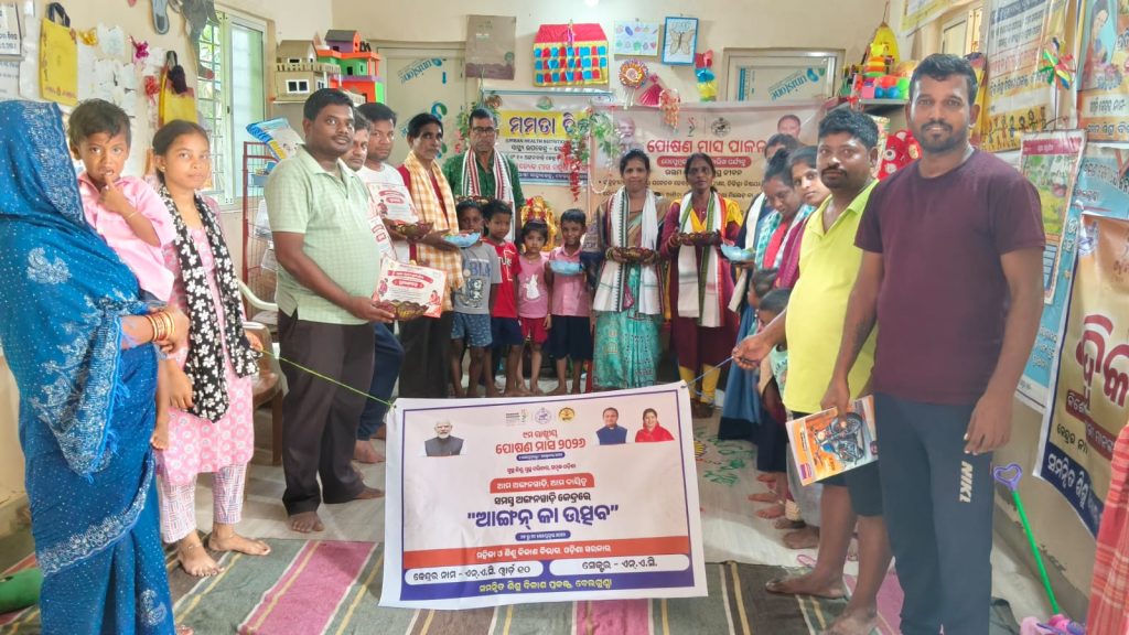 ଆଙ୍ଗନ କା ଉତ୍ସବରେ ମା’ଙ୍କ ସହ ବାପା, ଜେଜେଙ୍କ ଉତ୍ସାହ;୧୯୨ ଅଙ୍ଗନୱାଡ଼ି କେନ୍ଦ୍ରରେ ତୃତୀୟ ଦିନରେ ଧୁମ୍ଧାମ ପାଳିତ।